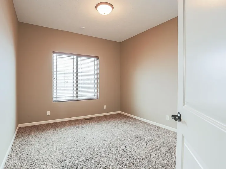 17020 Cypress St — Photo 20
