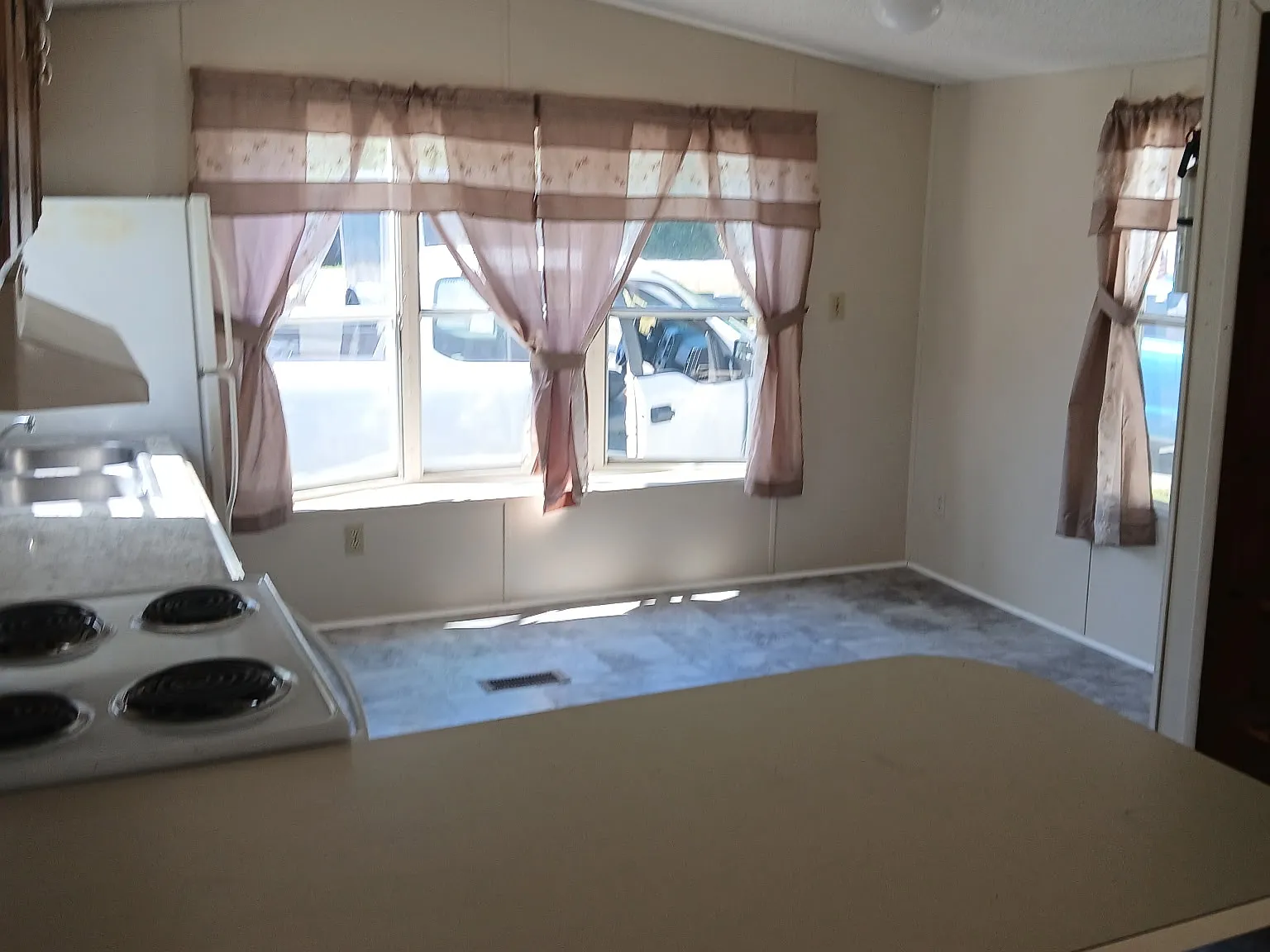 2 bed, 728 sqft, $1,299 — Photo 2