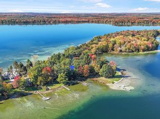 4923 Lakeview Dr, Interlochen, MI 49643