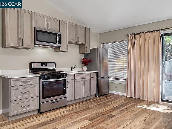 2nd image of 3592 Hillcrest Rd #B