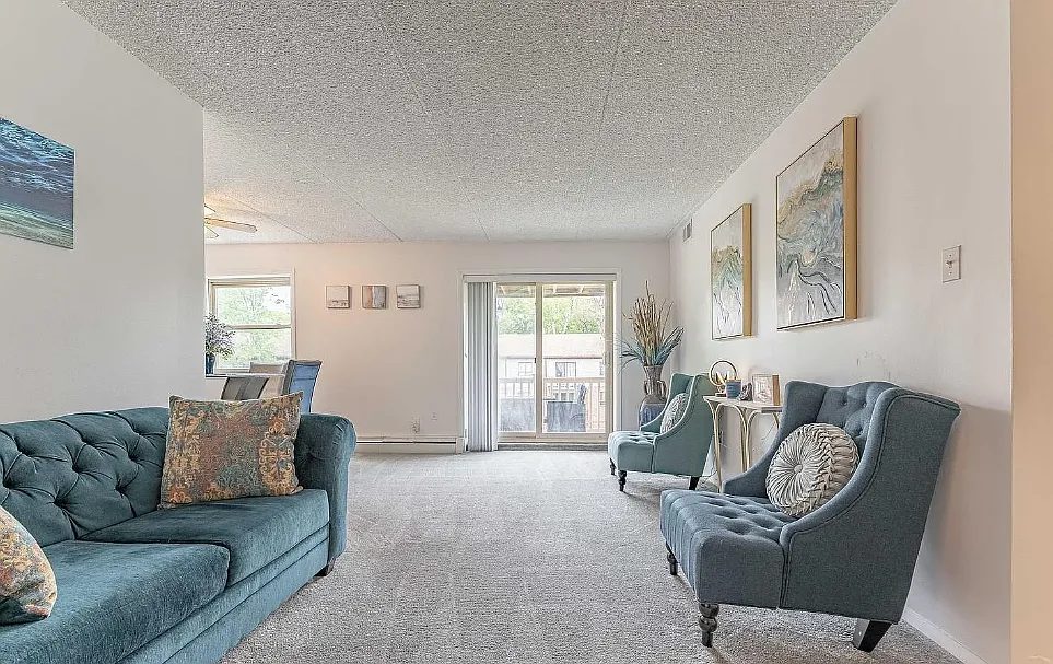 2 bed, 924 sqft, $1,400 — Photo 2