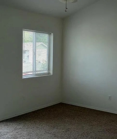 Vessey Park Apartments — Photo 42