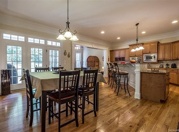 3rd image of 143 Whispering Cove Ct