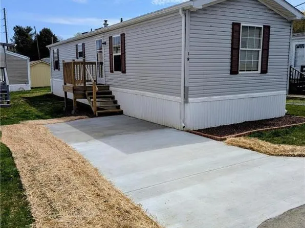 19 Woodland Ln, Mertztown, PA 19539