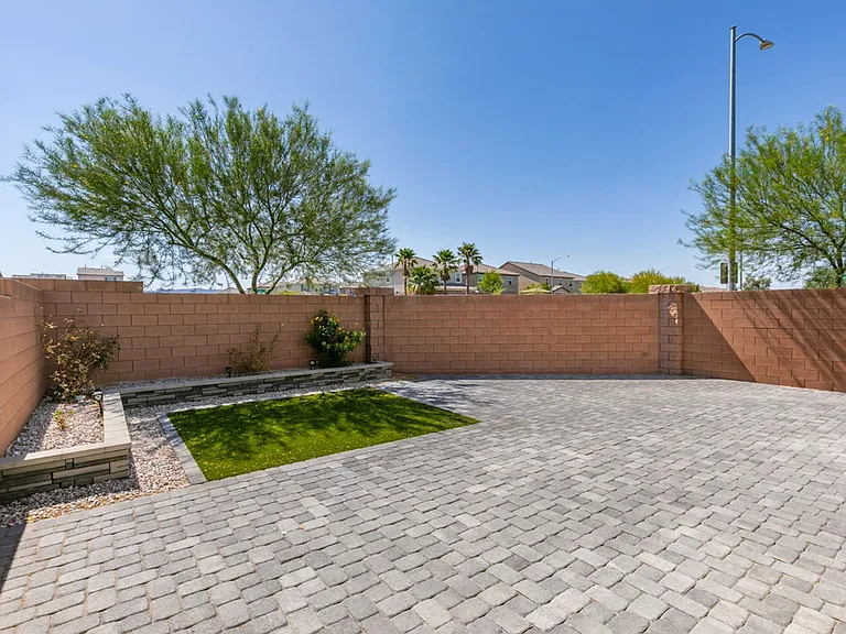 10303 Dallington St — Photo 46