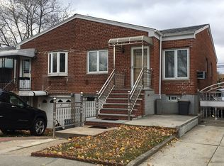 5852 198th St, Fresh Meadows, NY 11365