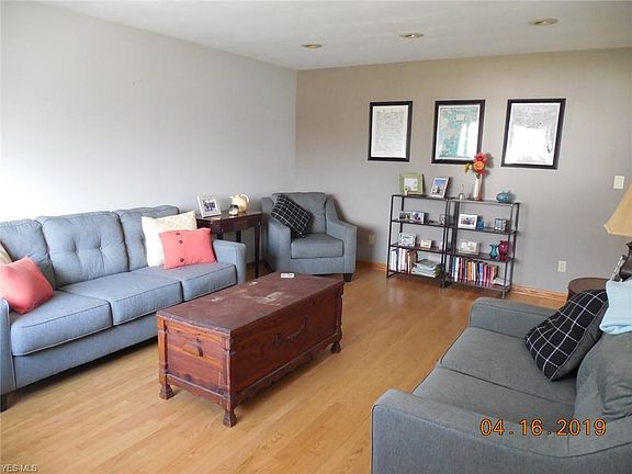 3rd image of 330 E Lake Ave