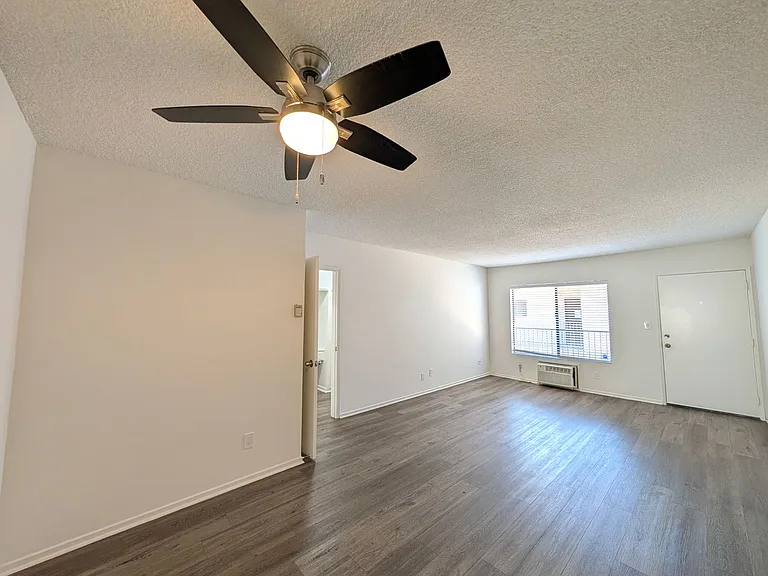 Dickens Garden Apartments — Photo 11