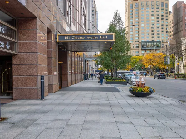 161 E Chicago Ave APT 42H, Chicago, IL 60611