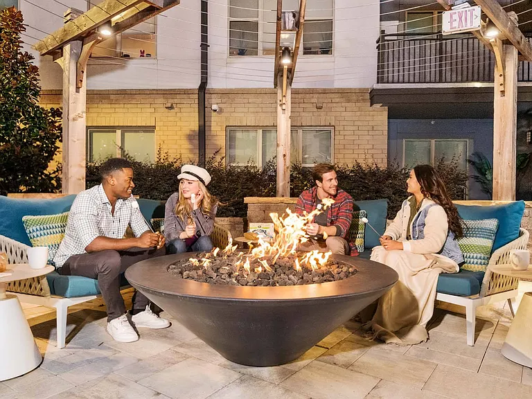 Outdoor Fire Pit & Lounge