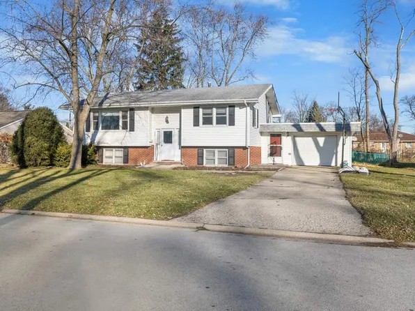 345 Division St, Crete, IL 60417