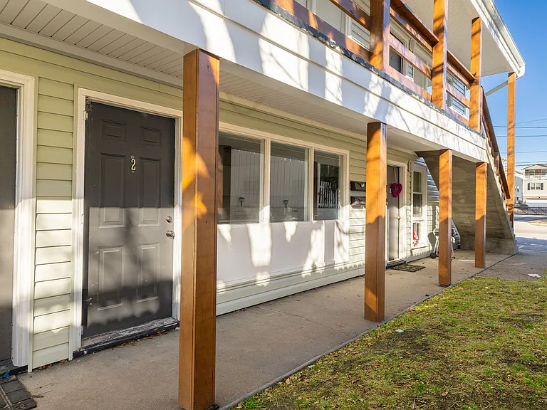 2065 E Ocean View Ave — Photo 3