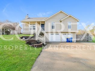 505 E 10th St, Kearney, MO 64060