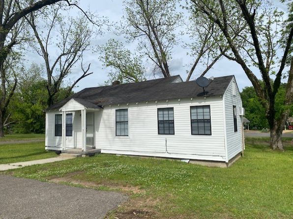104 Line St, Senatobia, MS 38668