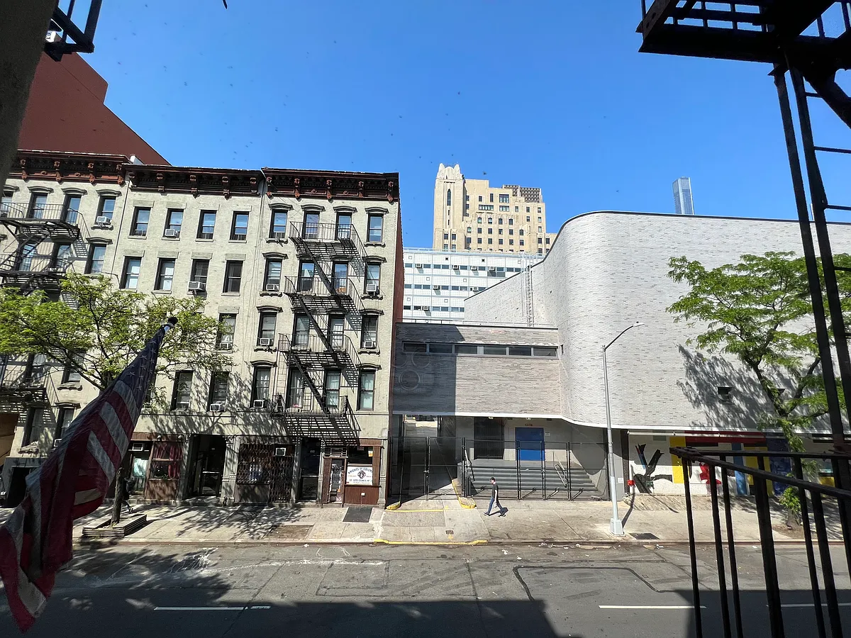 Building Photo - 438 W 49th St #2D