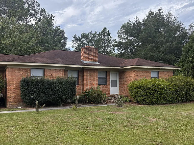 210 N Edgewood Dr — Photo 1