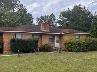 210 N Edgewood Dr, Statesboro, GA 30458