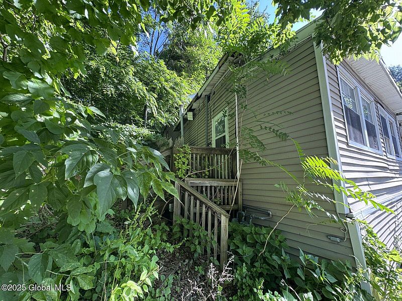 4th image of 107 Old Mill Street