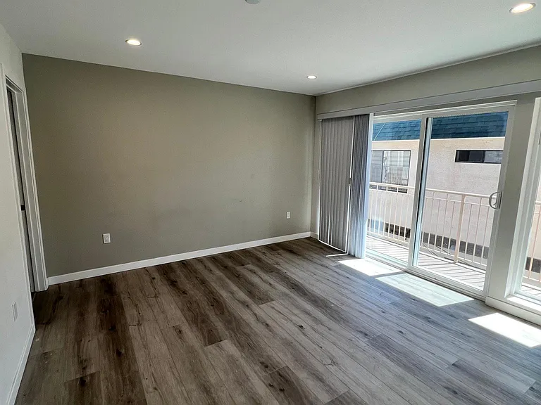 2314 Montrose Ave #E — Photo 15