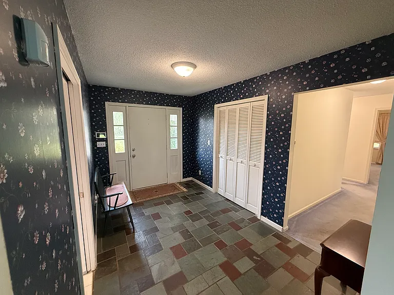 579 Colby St — Photo 17