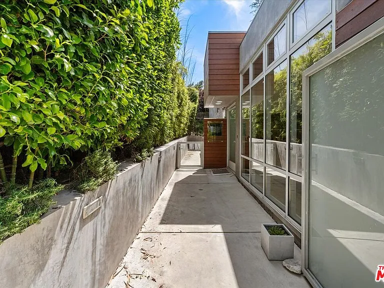 3567 Woodcliff Rd — Photo 20