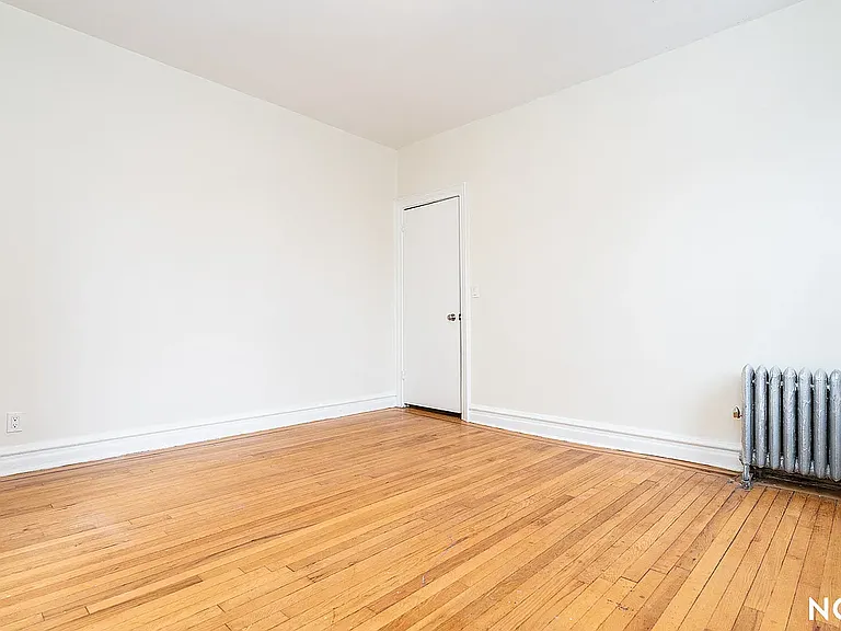 11921 Metropolitan Ave #4N — Photo 3