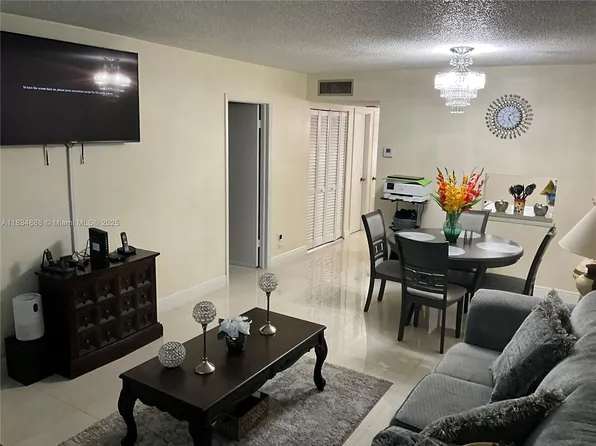 300 Berkley Rd APT 108, Hollywood, FL 33024