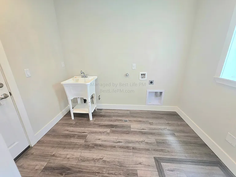 114 SE 218th Ave — Photo 30