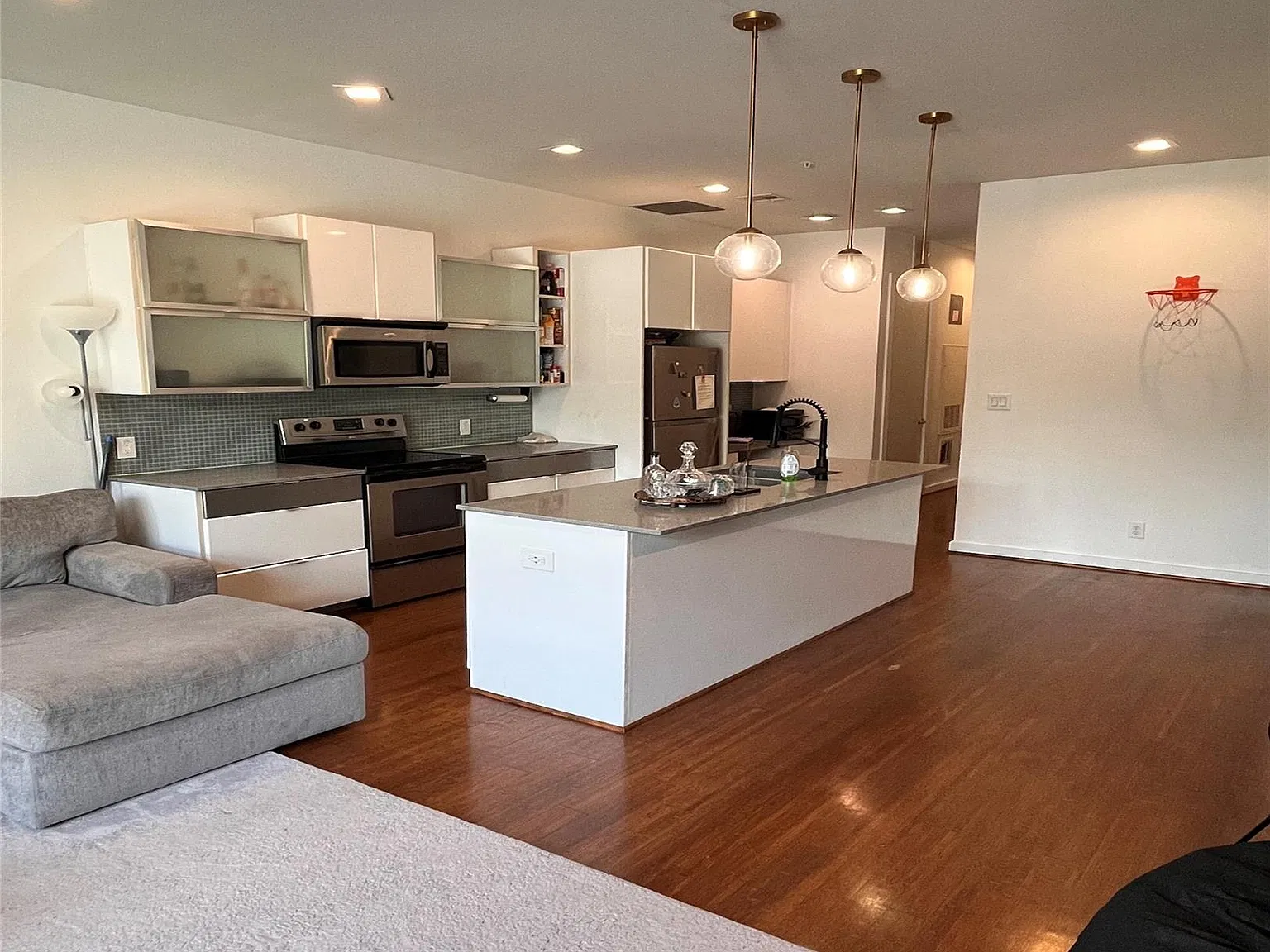207 Pierce St — Photo 4