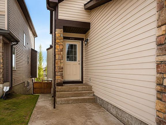 2nd image of 102 W Kincora Glen Mews NW