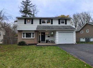 205 Richardson Dr, North Syracuse, NY 13212