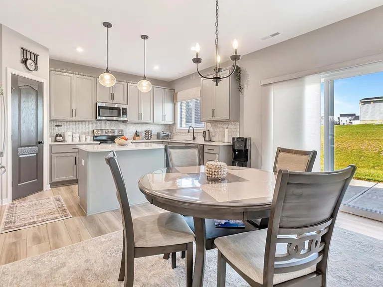 5817 Montrose Ct — Photo 18