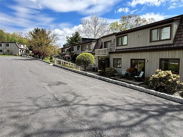 10 Sycamore Dr — Photo 3