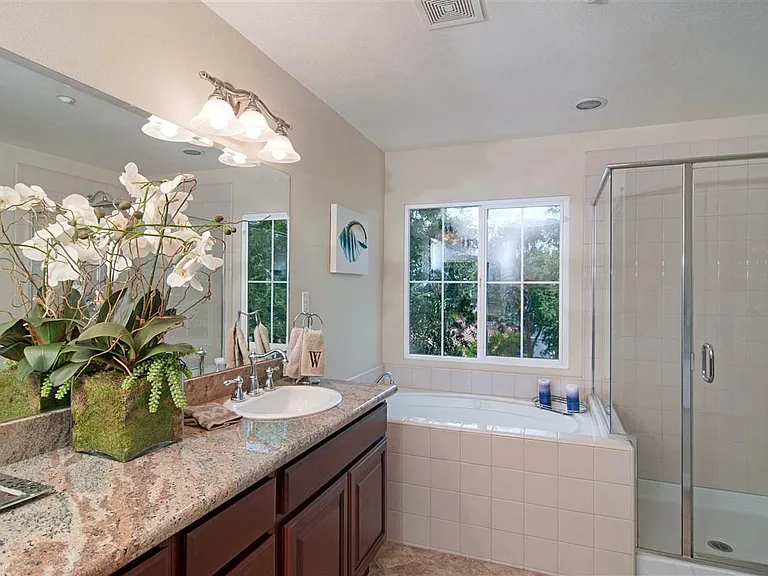 10512 Hollingsworth Way — Photo 12