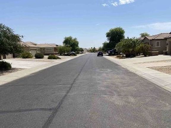 Exterior Neighborhood (street photo)