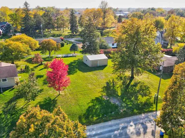 805 W 2nd St, Washington, IA 52353