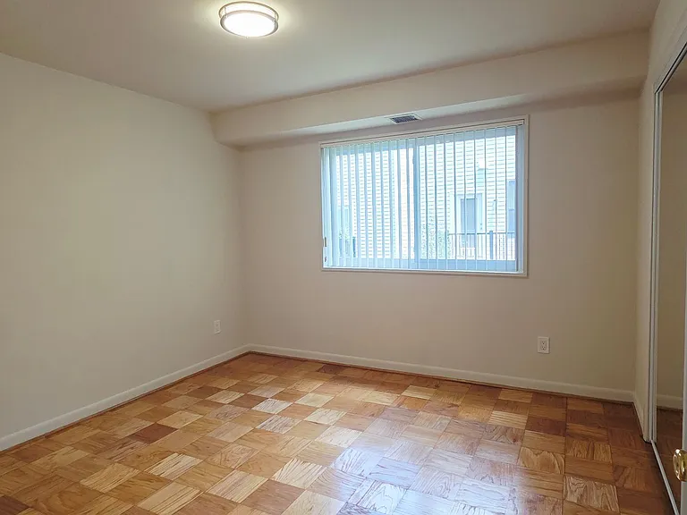 Columbia Courts Apartments — Photo 31