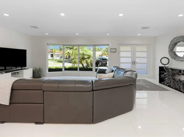 1220 Azalea Cres, Hollywood, FL 33019