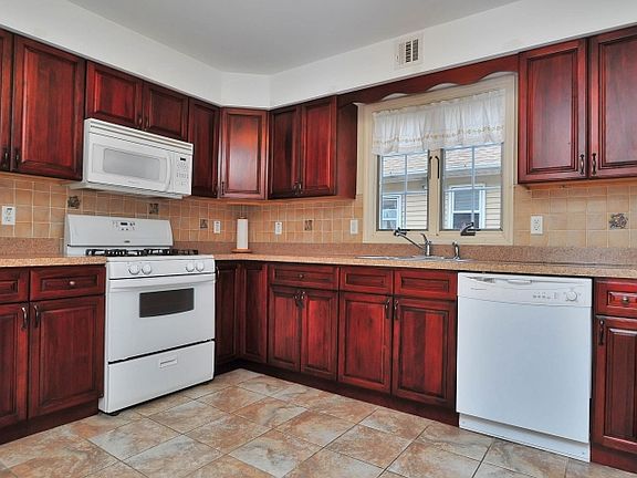 5th image of 34-36 Tappan St