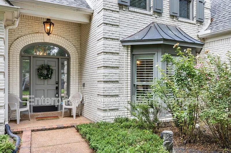 4 bed, 3.5 bath, 3779 sqft, $3,995 — Photo 4