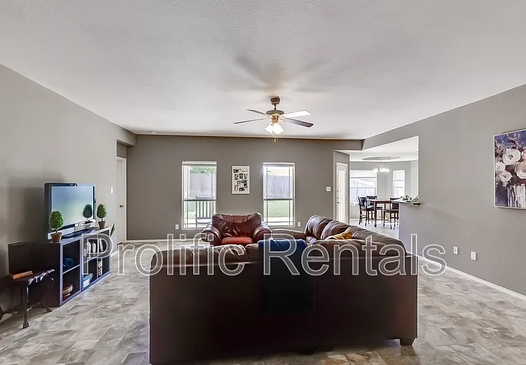 5102 Screaming Eagle Cir — Photo 5