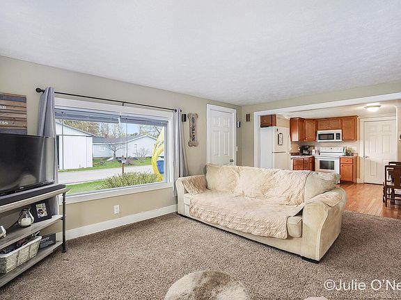4th image of 168 W Oak St