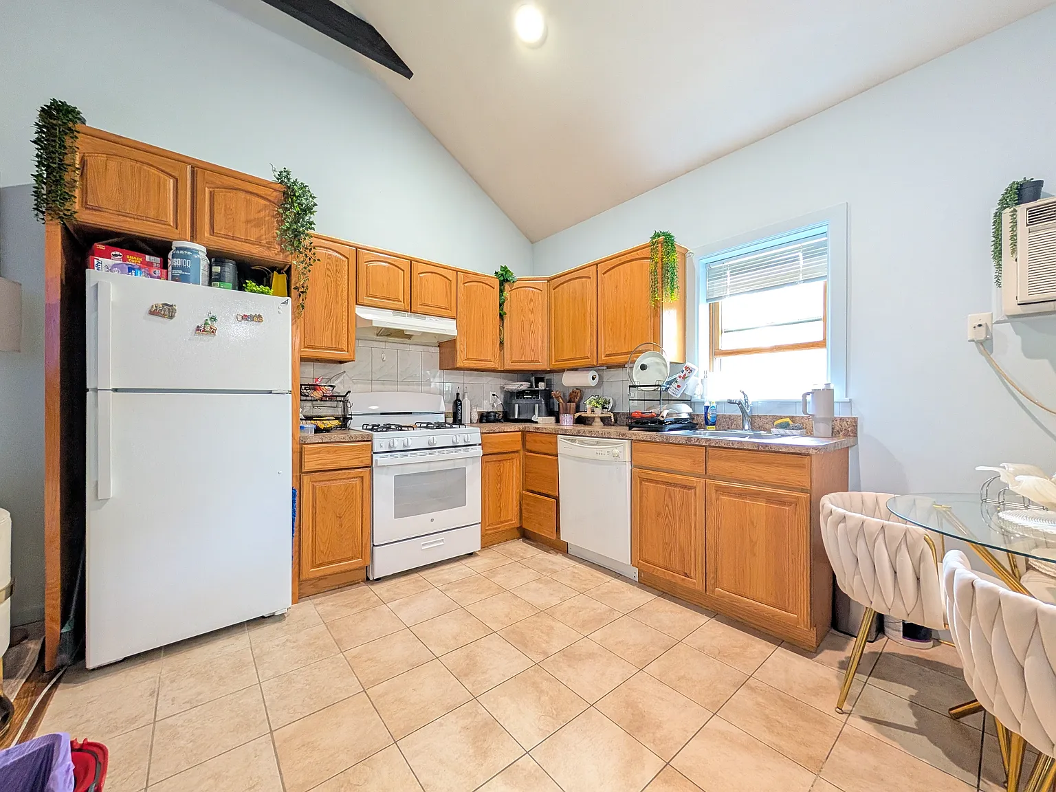 2 bed, $2,000 — Photo 4