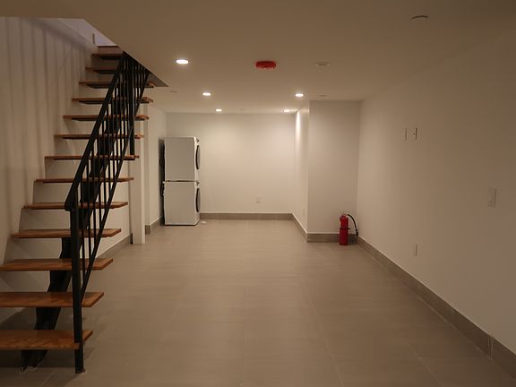 5th image of 472 Gates Ave #1L