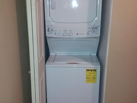washer/dryer included