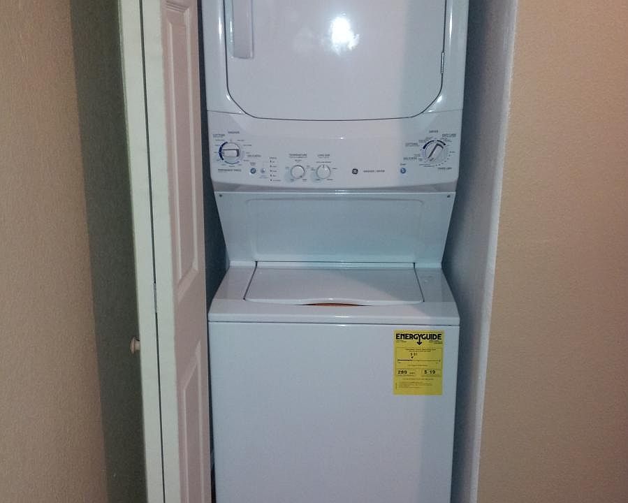 washer/dryer included