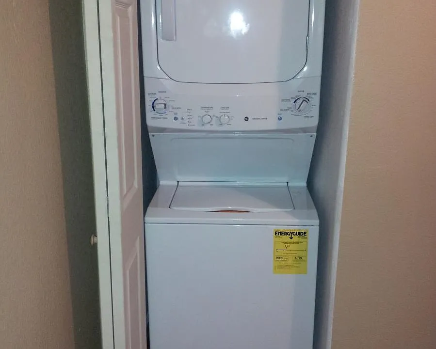 washer/dryer included