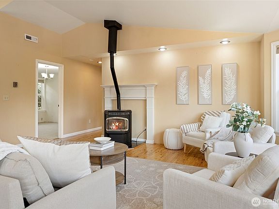5th image of 261 E Rainier Court