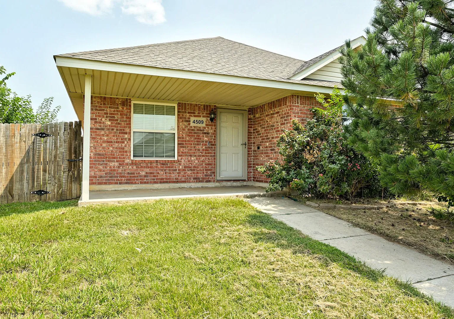 Great 3 Bed/2 bath home near Tinker AFB — Photo 1