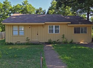 5821 Isbell St, Sansom Park, TX 76114